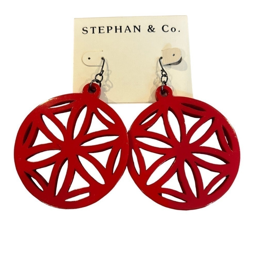 Stephan and Co. Red Resin Geometric Flower Starfish Design pierced Earrings - Picture 4 of 8